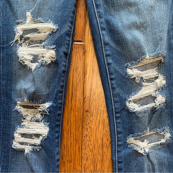 AE | medium wash distress hi-rise jeggings | Sz 2 Short - Picture 3 of 16